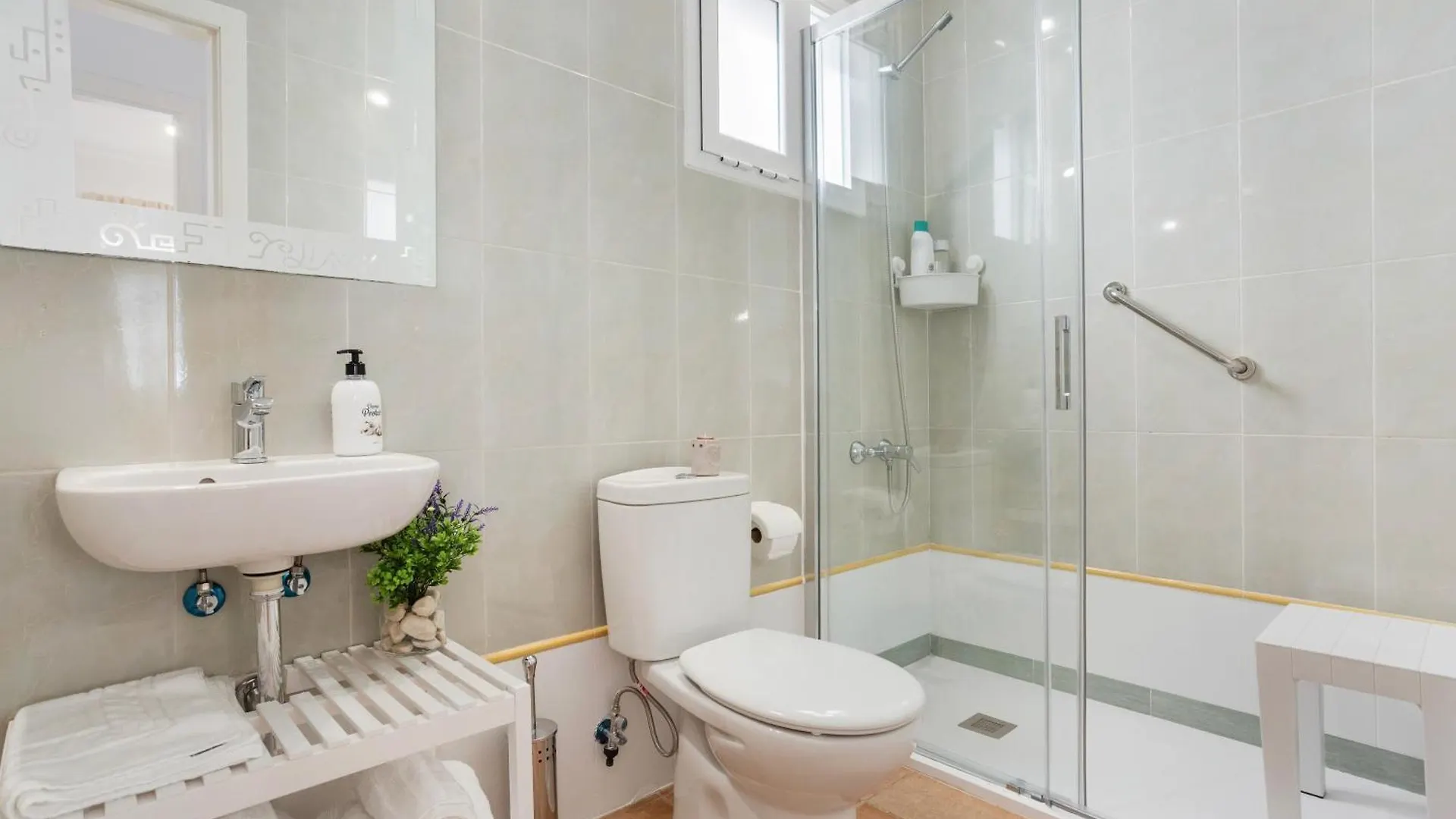 アパート カレタ・デ・フステCalida Vivienda Accesibleアパートメント